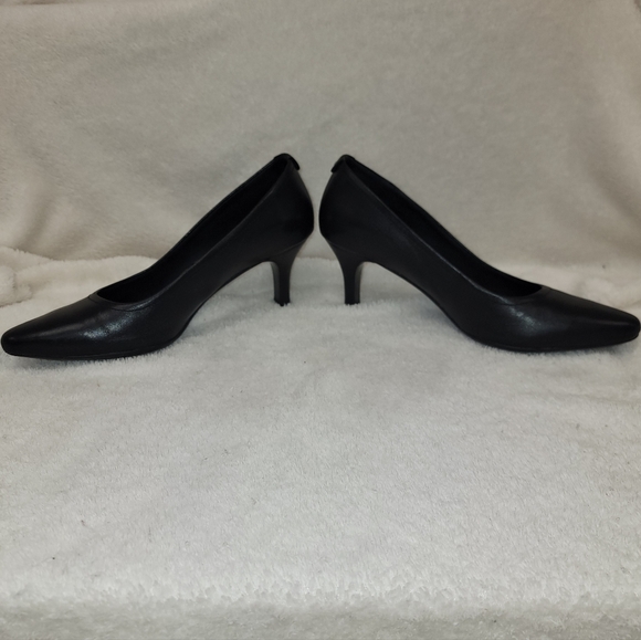 Rockport Adiprene Black Leather Pumps - Picture 3 of 6